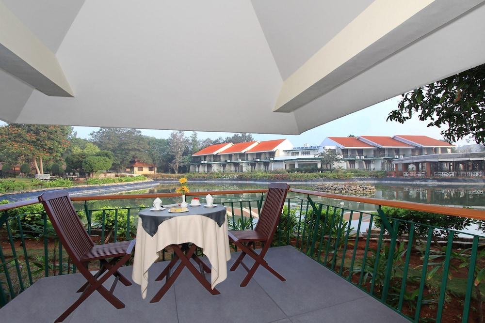 Silent Shores Resort & Spa Mysore Exteriör bild